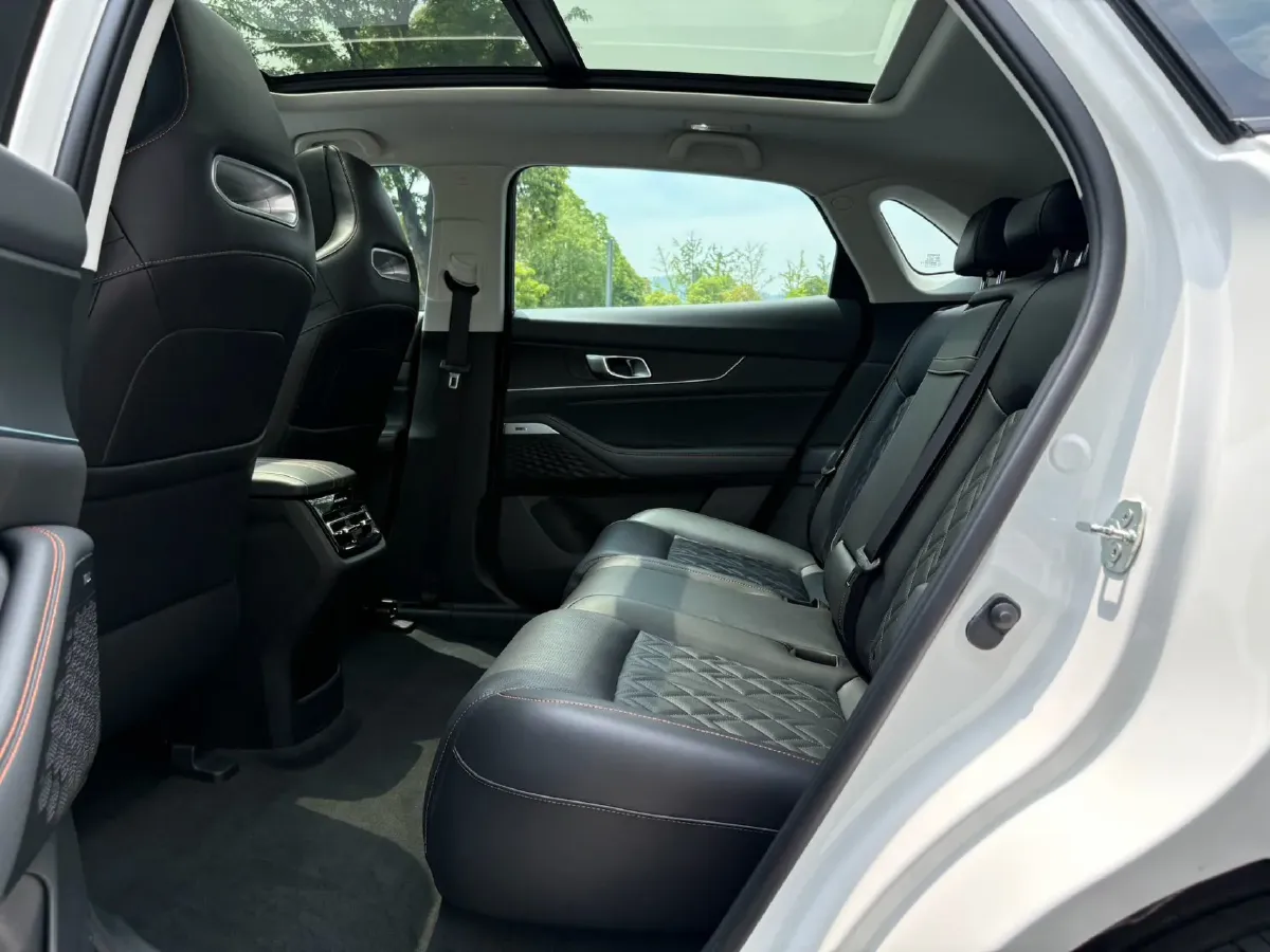 2021 ChangAn UNI-K 2.0T 233HP L4 8AT,autocango,china used car exporter,china ev exporter,chinese used car exporter,chinese used ev exporter