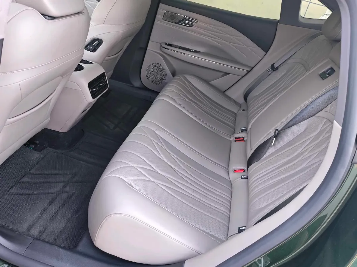 2025 Geely Galaxy Starshine 8 1.5T 163HP L4 3DHT PHEV 27.69KWH,autocango,china used car exporter,china ev exporter,chinese used car exporter,chinese used ev exporter