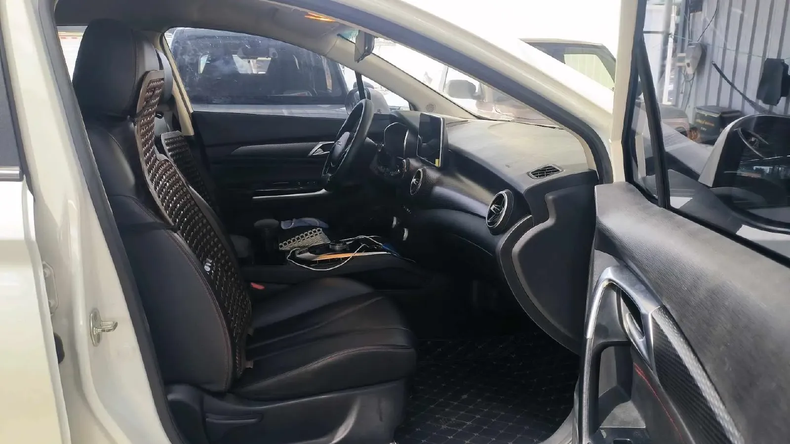 2022 Bestune B70 2.0T 224HP L4 6AT,autocango,china used car exporter,china ev exporter,chinese used car exporter,chinese used ev exporter