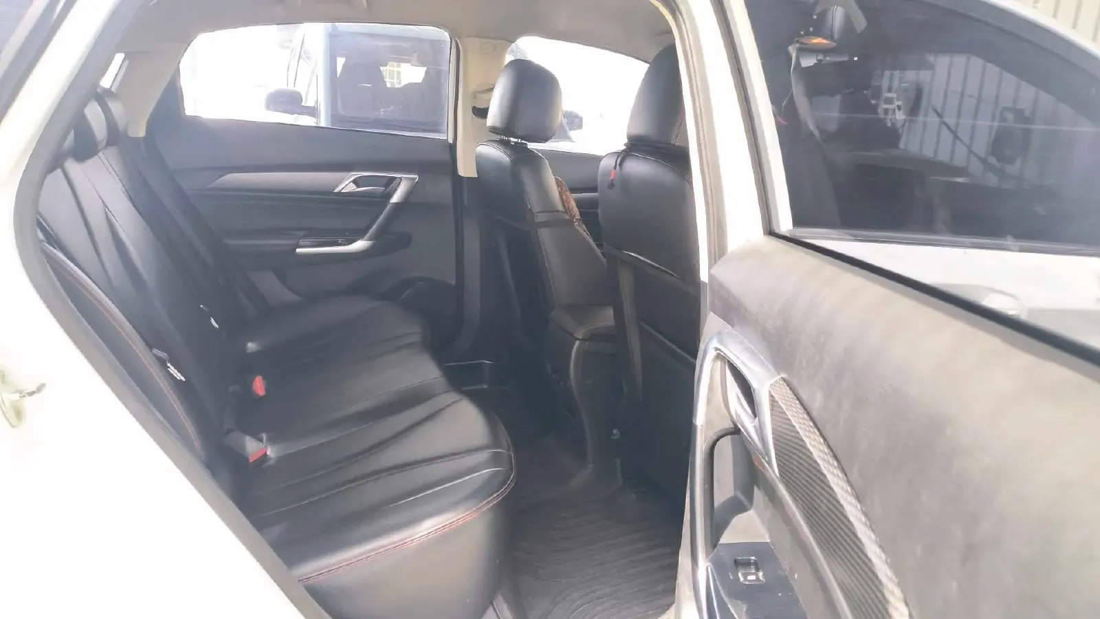 2022 Bestune B70 2.0T 224HP L4 6AT,autocango,china used car exporter,china ev exporter,chinese used car exporter,chinese used ev exporter