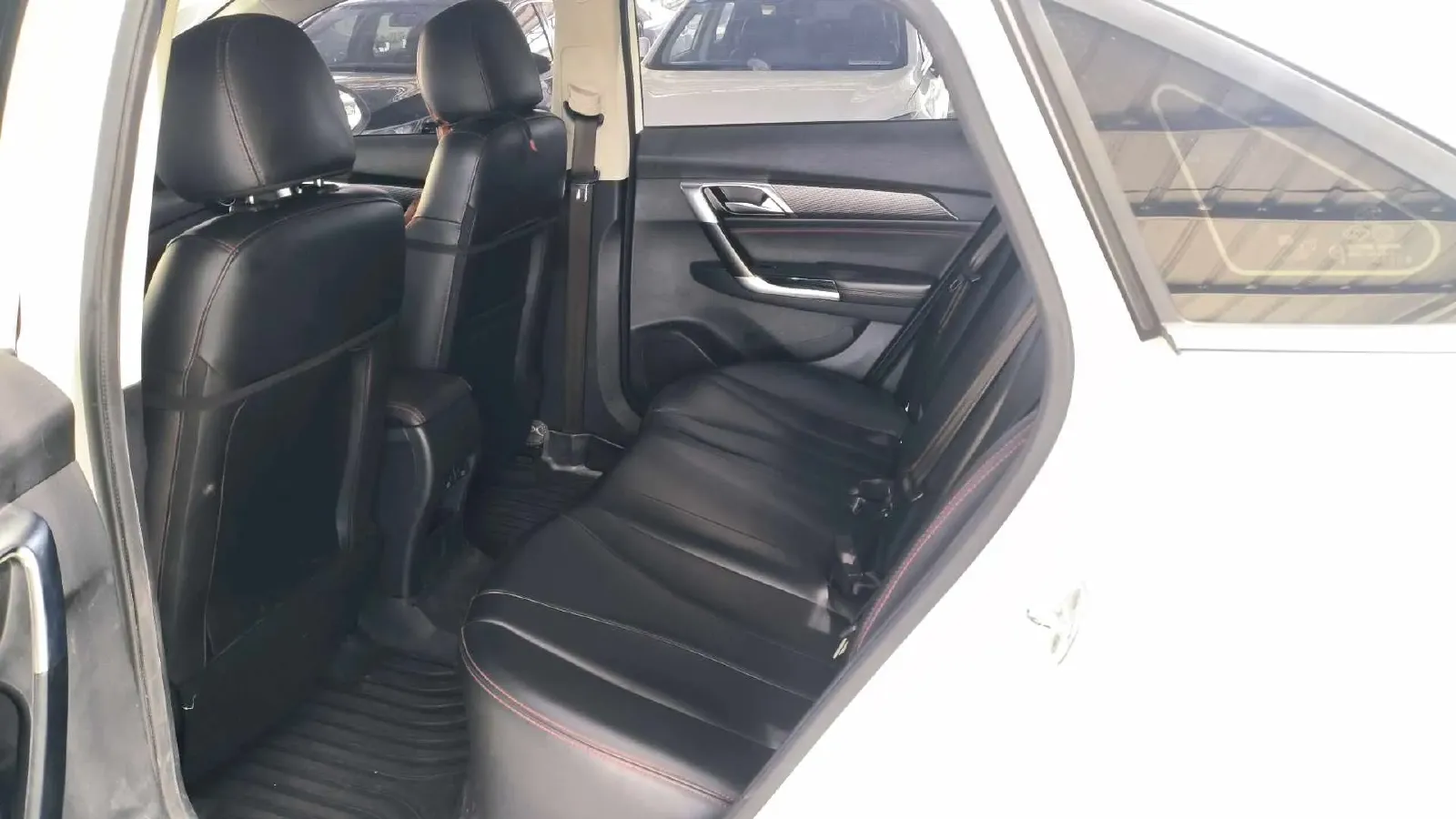 2022 Bestune B70 2.0T 224HP L4 6AT,autocango,china used car exporter,china ev exporter,chinese used car exporter,chinese used ev exporter