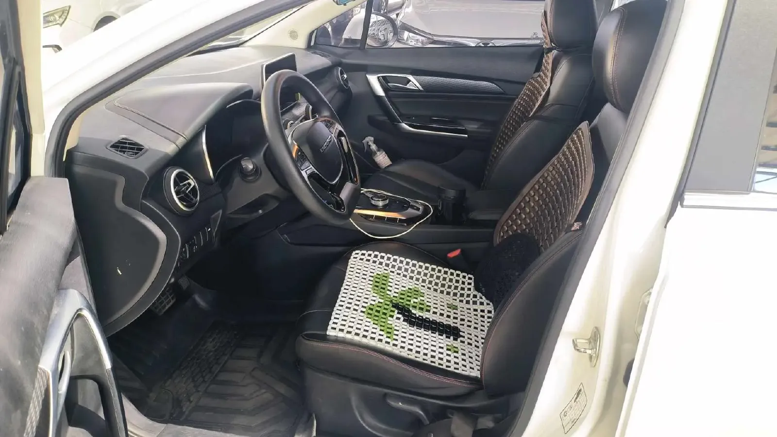 2022 Bestune B70 2.0T 224HP L4 6AT,autocango,china used car exporter,china ev exporter,chinese used car exporter,chinese used ev exporter