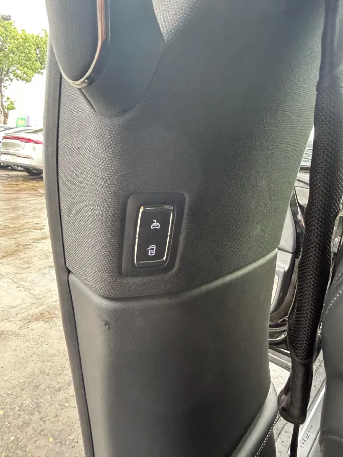 2022 HiPhi X BEV 97KWH,autocango,china used car exporter,china ev exporter,chinese used car exporter,chinese used ev exporter