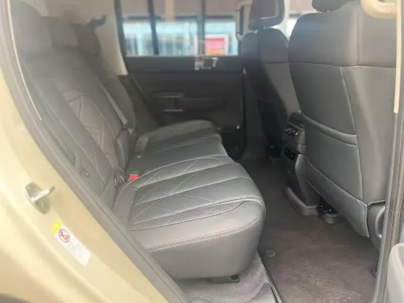 2025 FangChengBao Bao 5 1.5T 194HP L4 E-CVT PHEV 31.8KWH,autocango,china used car exporter,china ev exporter,chinese used car exporter,chinese used ev exporter