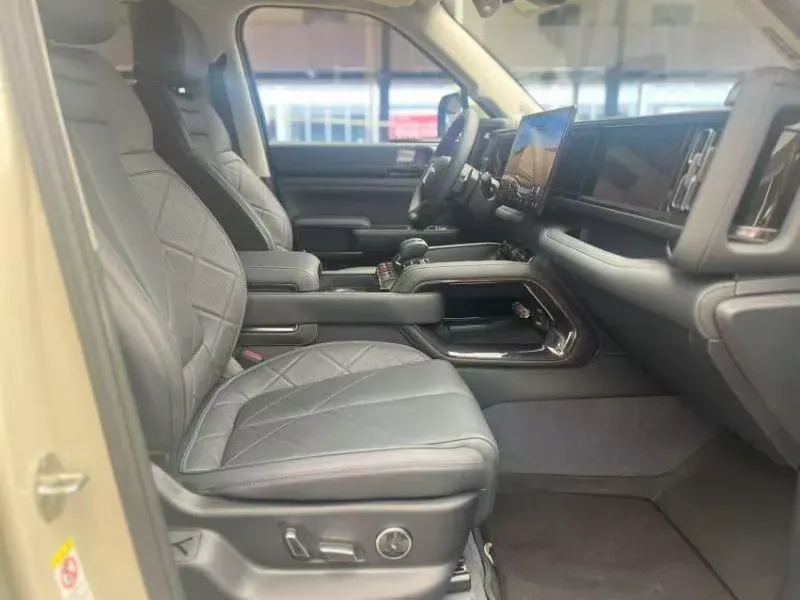 2025 FangChengBao Bao 5 1.5T 194HP L4 E-CVT PHEV 31.8KWH,autocango,china used car exporter,china ev exporter,chinese used car exporter,chinese used ev exporter