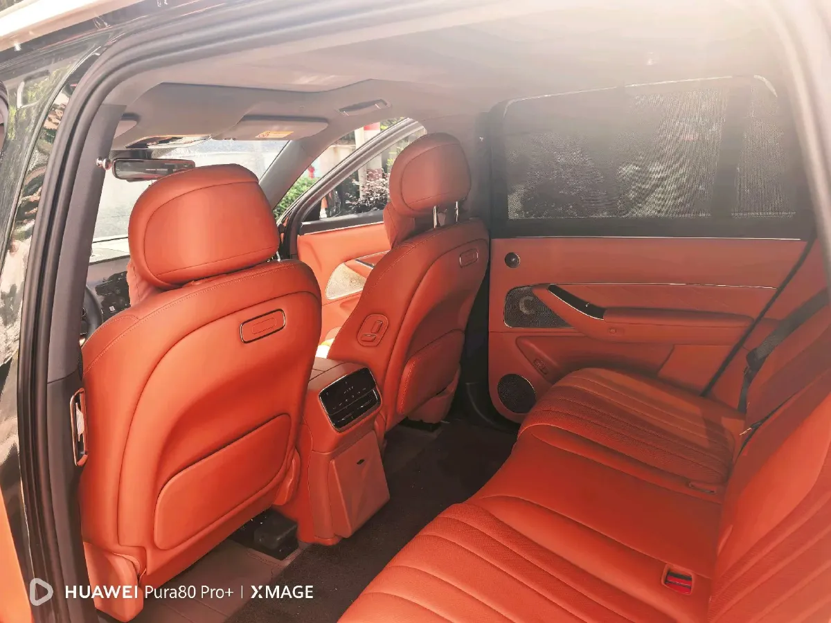 2025 AITO AITO M8 REEV 160HP REEV 53.4KWH,autocango,china used car exporter,china ev exporter,chinese used car exporter,chinese used ev exporter