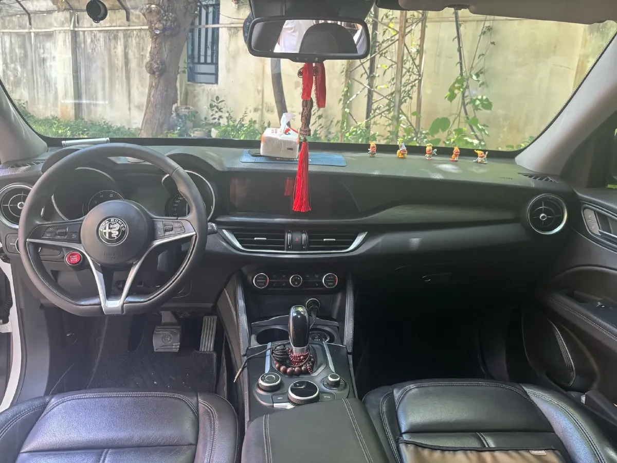 2017 Alfa Romeo Stelvio 2.0T 200HP L4 8AT,autocango,china used car exporter,china ev exporter,chinese used car exporter,chinese used ev exporter