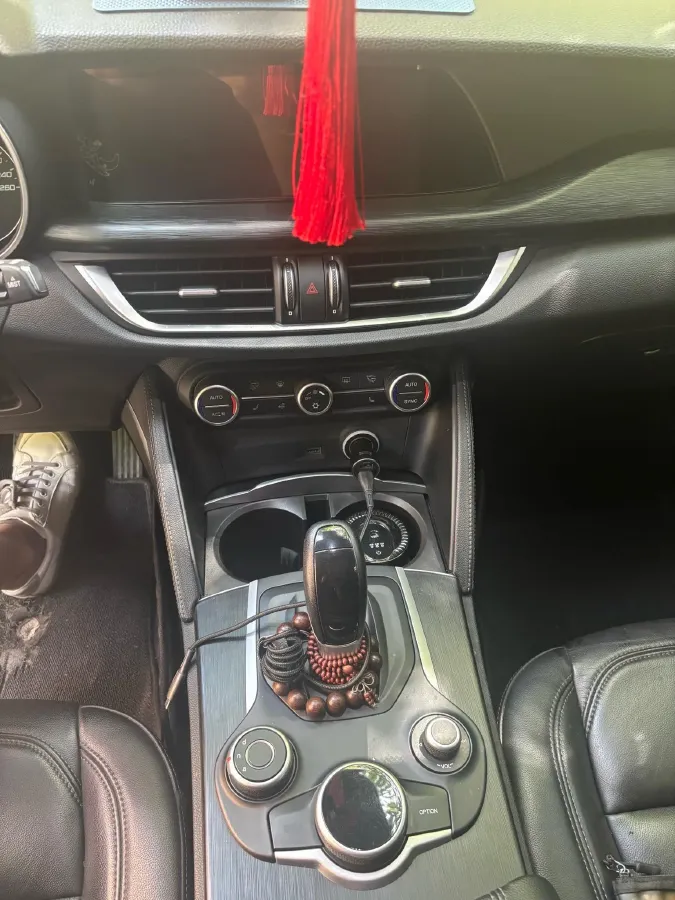 2017 Alfa Romeo Stelvio 2.0T 200HP L4 8AT,autocango,china used car exporter,china ev exporter,chinese used car exporter,chinese used ev exporter