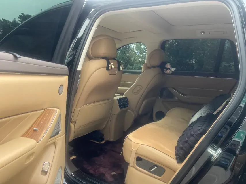 2025 AITO AITO M8 REEV 160HP REEV 53.4KWH,autocango,china used car exporter,china ev exporter,chinese used car exporter,chinese used ev exporter