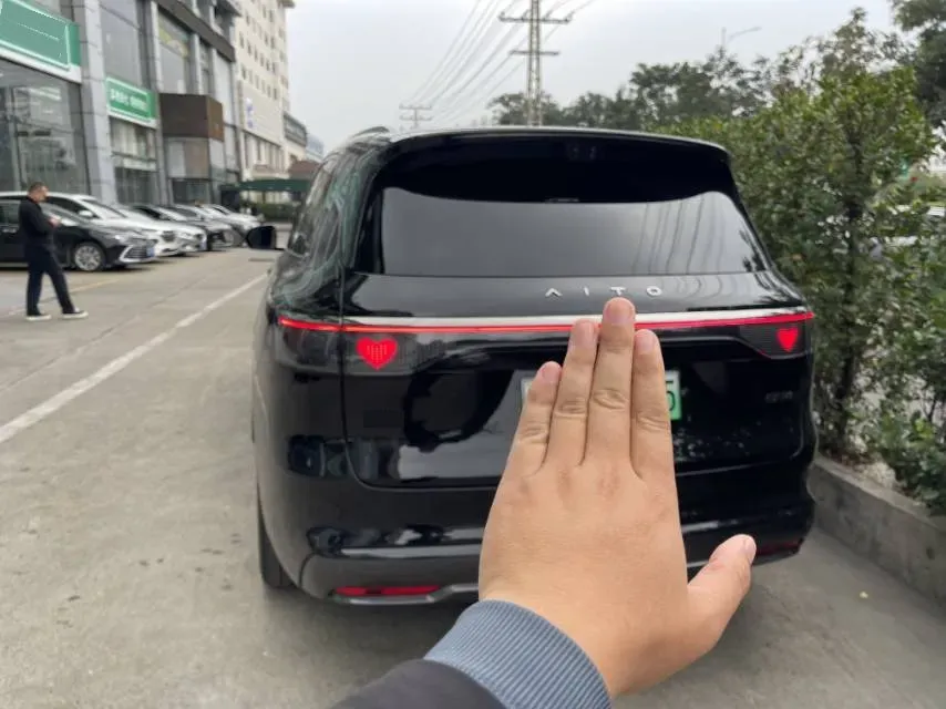 2025 AITO AITO M8 REEV 160HP REEV 53.4KWH,autocango,china used car exporter,china ev exporter,chinese used car exporter,chinese used ev exporter