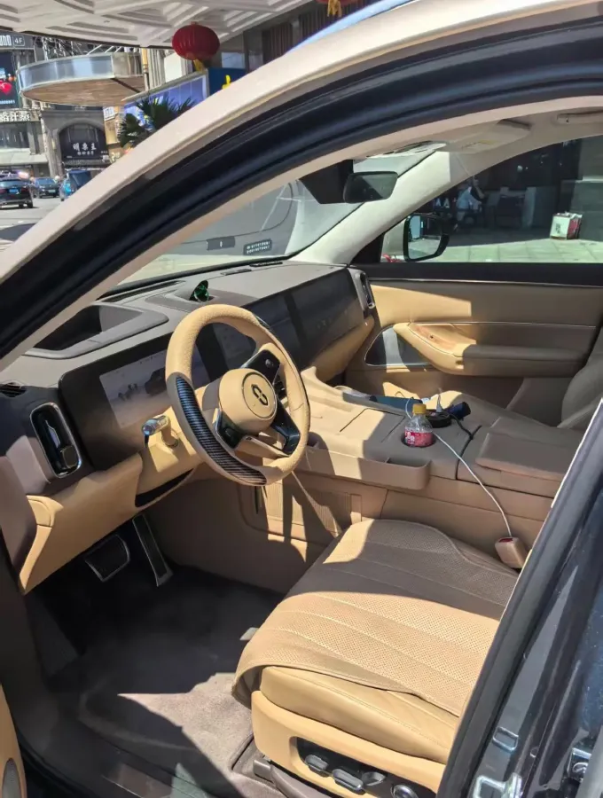 2025 AITO AITO M8 REEV 160HP REEV 53.4KWH,autocango,china used car exporter,china ev exporter,chinese used car exporter,chinese used ev exporter