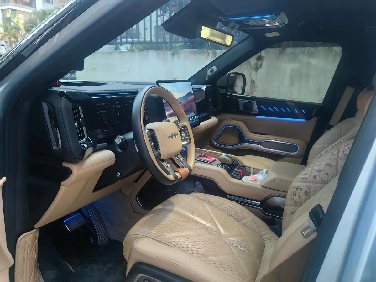 2025 FangChengBao Bao 8 2.0T 245HP L4 E-CVT PHEV 36.8KWH,autocango,china used car exporter,china ev exporter,chinese used car exporter,chinese used ev exporter