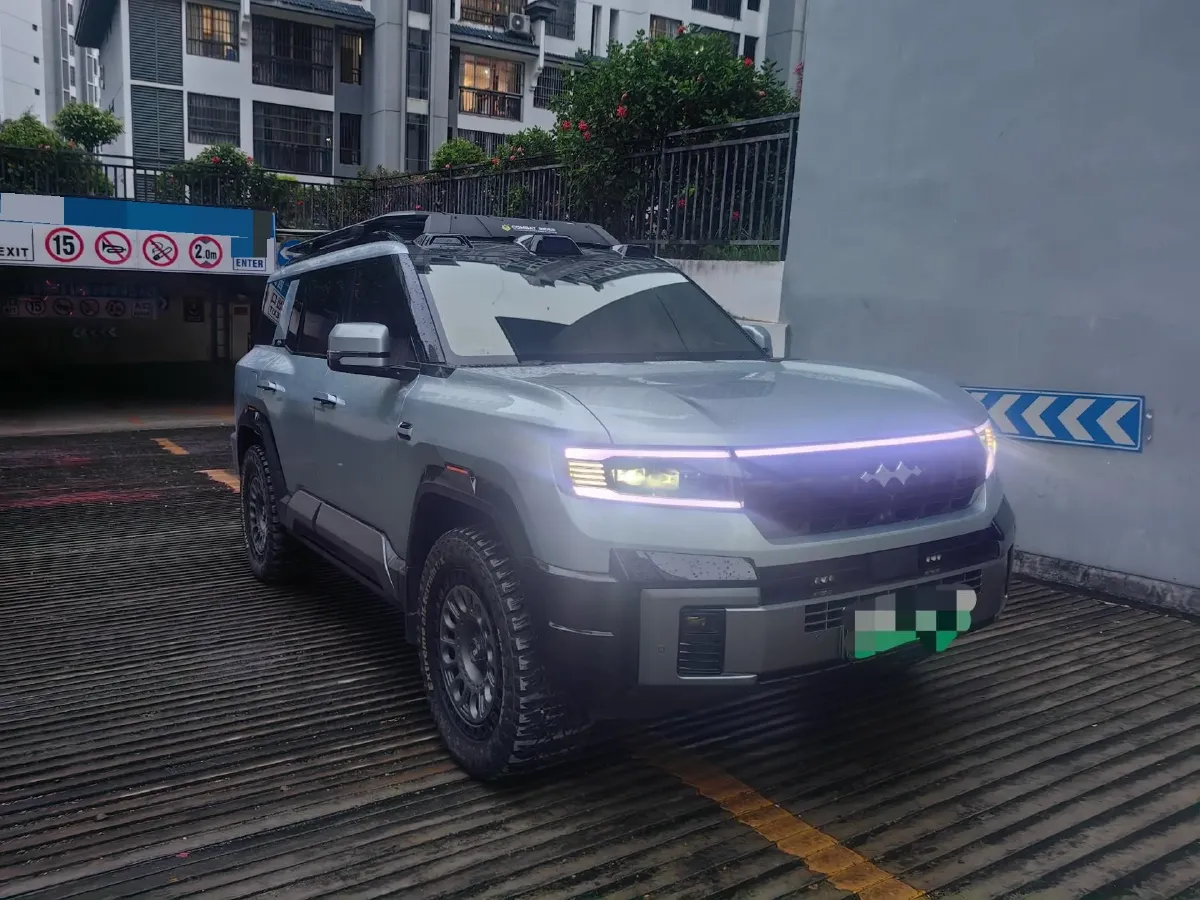 2025 FangChengBao Bao 8 2.0T 245HP L4 E-CVT PHEV 36.8KWH,autocango,china used car exporter,china ev exporter,chinese used car exporter,chinese used ev exporter