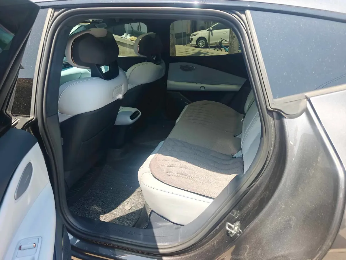 2025 HongQi HS7 2.0T 252HP L4 8AT,autocango,china used car exporter,china ev exporter,chinese used car exporter,chinese used ev exporter