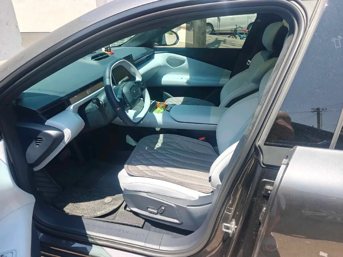 2025 HongQi HS7 2.0T 252HP L4 8AT,autocango,china used car exporter,china ev exporter,chinese used car exporter,chinese used ev exporter