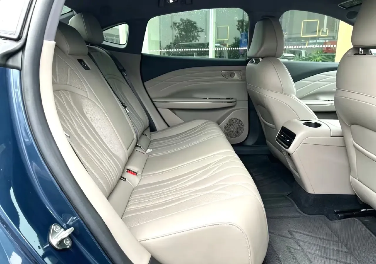 2025 Geely Galaxy Starshine 8 1.5T 163HP L4 3DHT PHEV 27.69KWH,autocango,china used car exporter,china ev exporter,chinese used car exporter,chinese used ev exporter