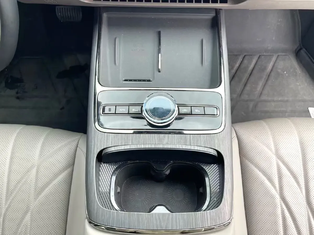 2025 Geely Galaxy Starshine 8 1.5T 163HP L4 3DHT PHEV 27.69KWH,autocango,china used car exporter,china ev exporter,chinese used car exporter,chinese used ev exporter