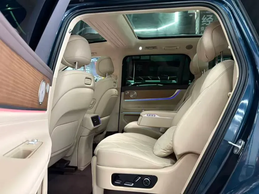 2025 AITO AITO M9 REEV 160HP REEV 52KWH,autocango,china used car exporter,china ev exporter,chinese used car exporter,chinese used ev exporter