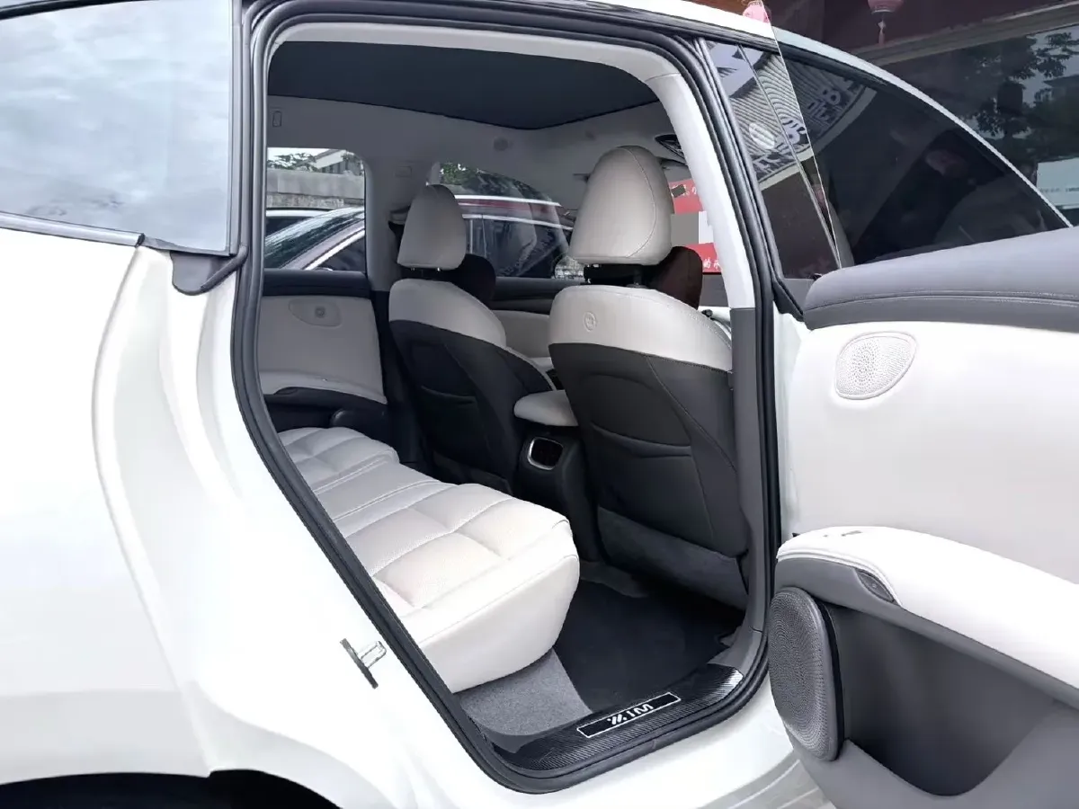 2023 IM LS6 BEV 71KWH,autocango,china used car exporter,china ev exporter,chinese used car exporter,chinese used ev exporter