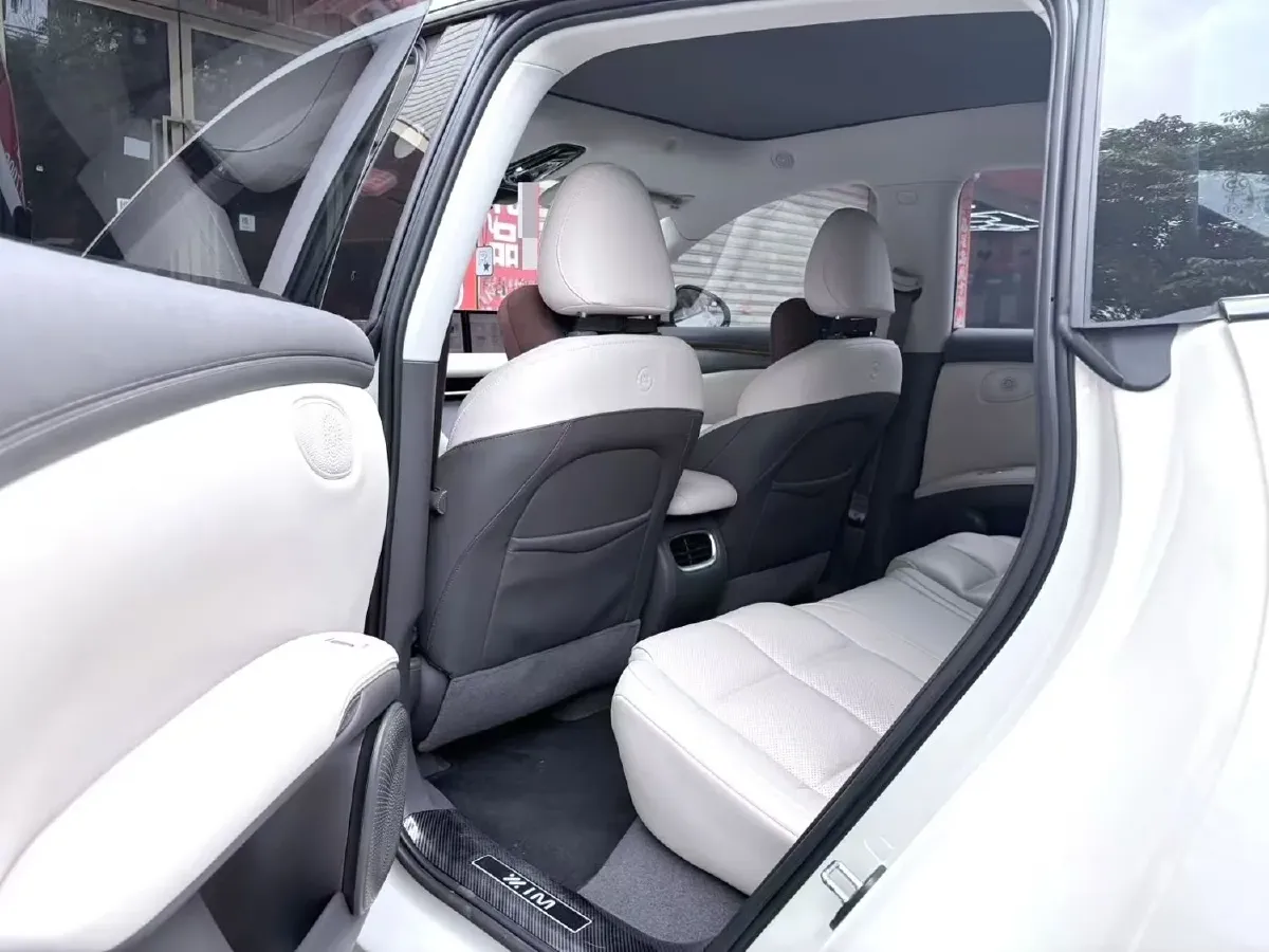 2023 IM LS6 BEV 71KWH,autocango,china used car exporter,china ev exporter,chinese used car exporter,chinese used ev exporter