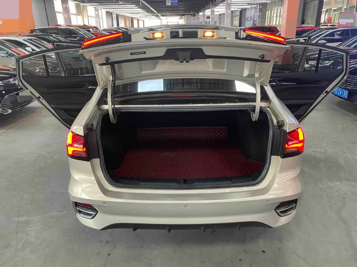 2021 Roewe i5 1.5L 120HP L4 CVT,autocango,china used car exporter,china ev exporter,chinese used car exporter,chinese used ev exporter