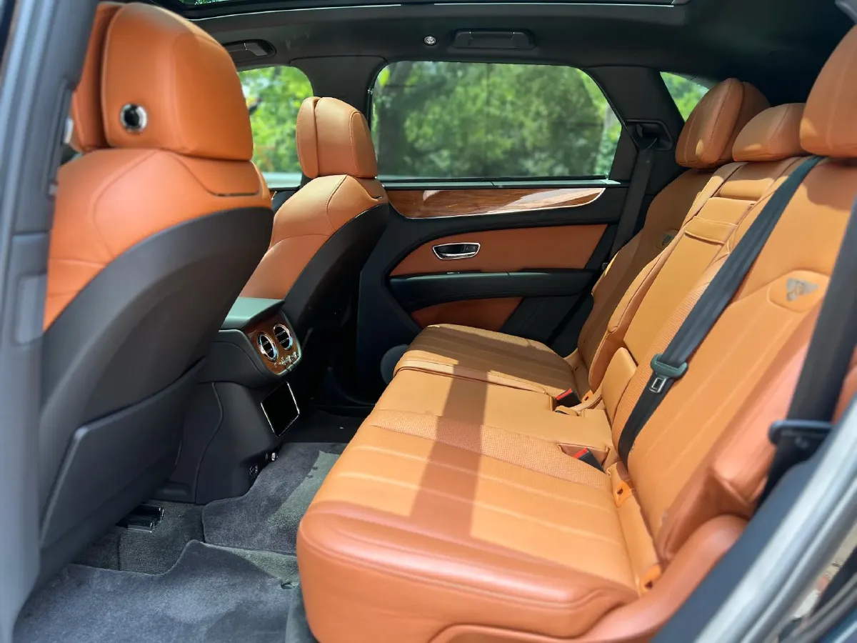 2021 Bentley Bentayga 4.0T 550HP V8 8AT,autocango,china used car exporter,china ev exporter,chinese used car exporter,chinese used ev exporter