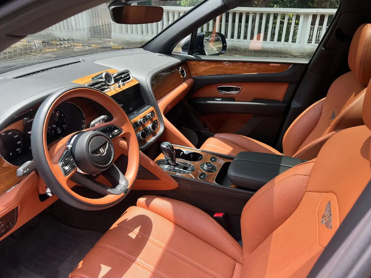 2021 Bentley Bentayga 4.0T 550HP V8 8AT,autocango,china used car exporter,china ev exporter,chinese used car exporter,chinese used ev exporter