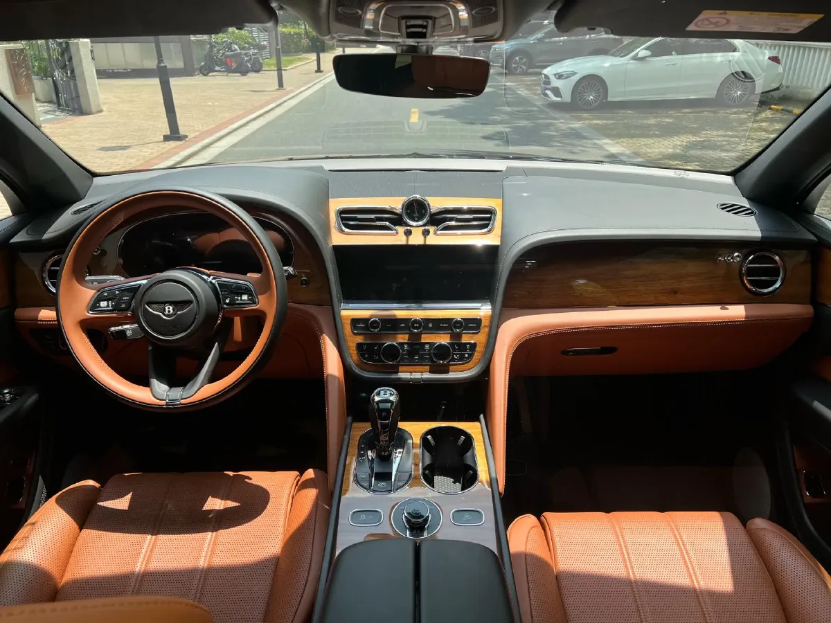 2021 Bentley Bentayga 4.0T 550HP V8 8AT,autocango,china used car exporter,china ev exporter,chinese used car exporter,chinese used ev exporter