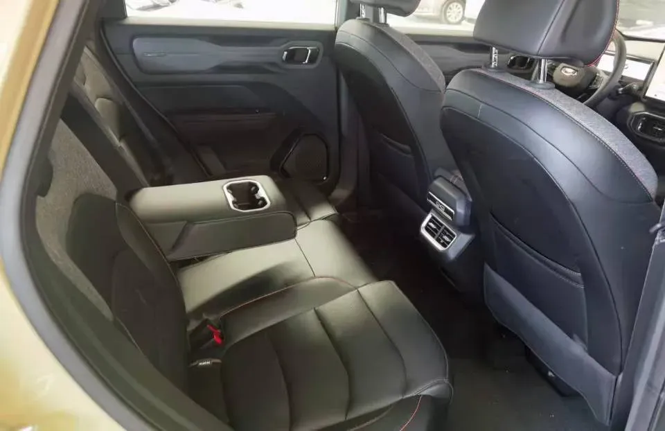 2025 Geely Cowboy 1.5T 181HP L4 7DCT,autocango,china used car exporter,china ev exporter,chinese used car exporter,chinese used ev exporter