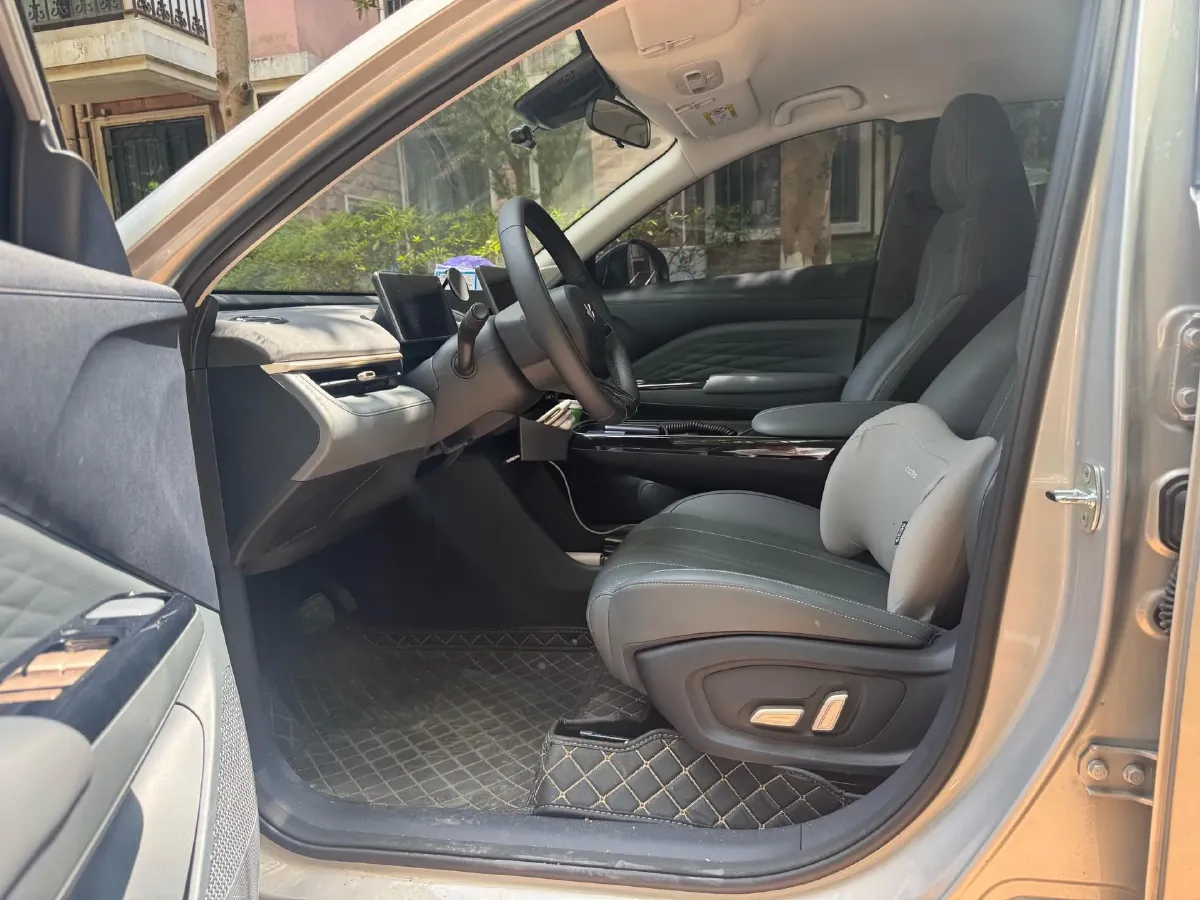 2025 ARCFOX T1 BEV,autocango,china used car exporter,china ev exporter,chinese used car exporter,chinese used ev exporter