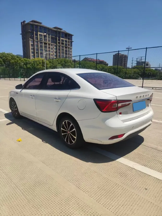2019 Roewe i5 1.5L 120HP L4 5MT,autocango,china used car exporter,china ev exporter,chinese used car exporter,chinese used ev exporter