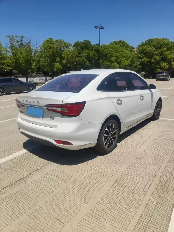 2019 Roewe i5 1.5L 120HP L4 5MT,autocango,china used car exporter,china ev exporter,chinese used car exporter,chinese used ev exporter