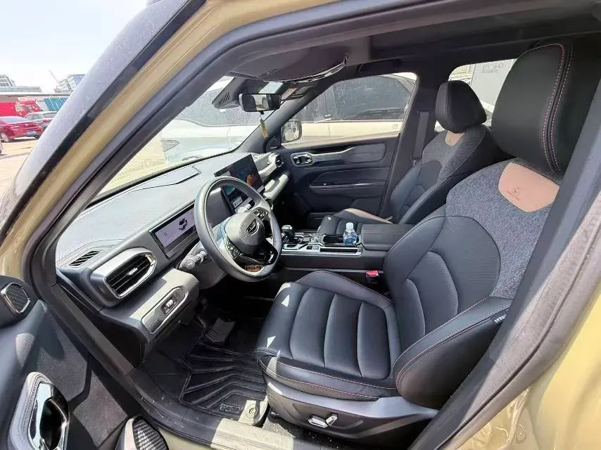 2025 Geely Cowboy 1.5T 181HP L4 7DCT,autocango,china used car exporter,china ev exporter,chinese used car exporter,chinese used ev exporter