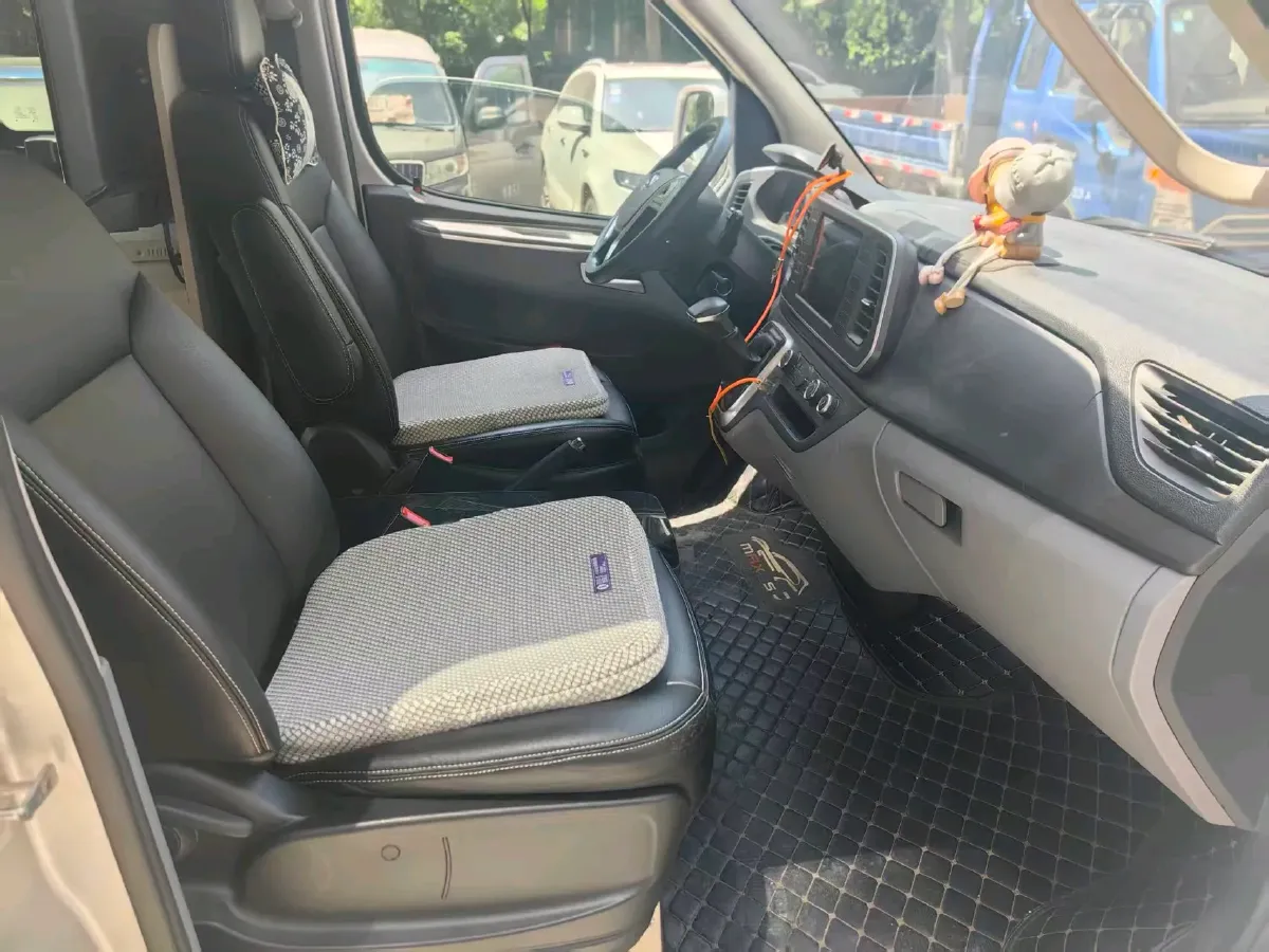 2021 MAXUS XinTu V80 2.0T 139HP L4 6MT,autocango,china used car exporter,china ev exporter,chinese used car exporter,chinese used ev exporter