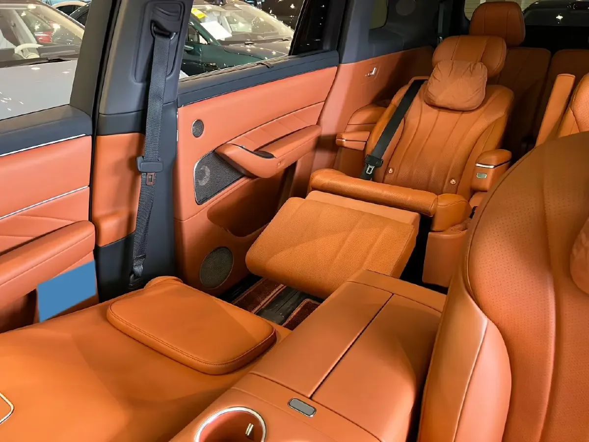 2025 AITO AITO M8 REEV 160HP REEV 53.4KWH,autocango,china used car exporter,china ev exporter,chinese used car exporter,chinese used ev exporter