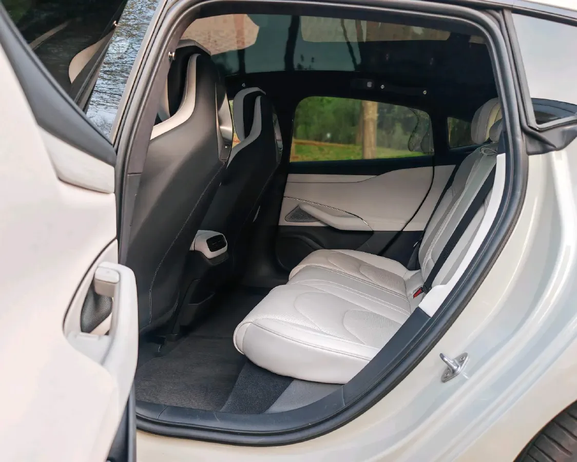 2024 MI SU7 BEV 101KWH,autocango,china used car exporter,china ev exporter,chinese used car exporter,chinese used ev exporter