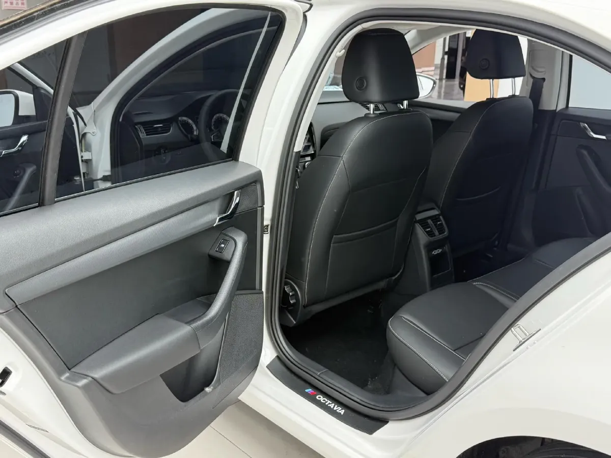 2022 Skoda Octavia 1.5L 113HP L4 6AT,autocango,china used car exporter,china ev exporter,chinese used car exporter,chinese used ev exporter