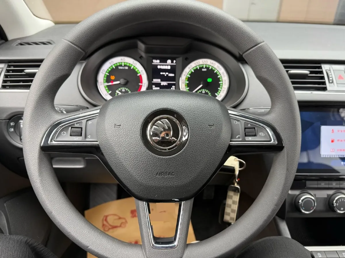 2022 Skoda Octavia 1.5L 113HP L4 6AT,autocango,china used car exporter,china ev exporter,chinese used car exporter,chinese used ev exporter