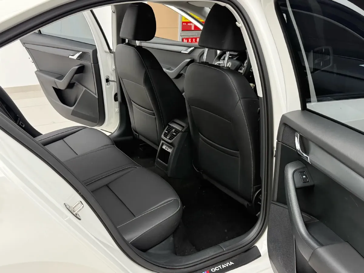 2022 Skoda Octavia 1.5L 113HP L4 6AT,autocango,china used car exporter,china ev exporter,chinese used car exporter,chinese used ev exporter