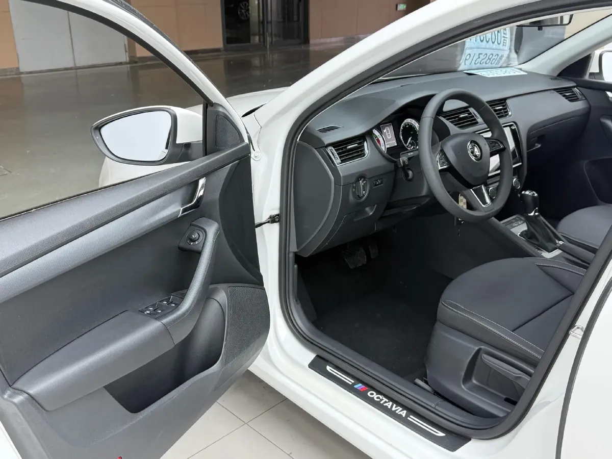 2022 Skoda Octavia 1.5L 113HP L4 6AT,autocango,china used car exporter,china ev exporter,chinese used car exporter,chinese used ev exporter