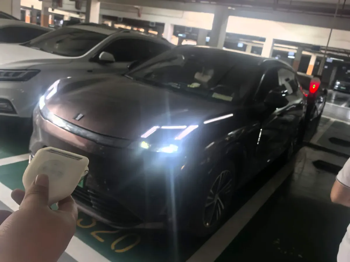 2025 LYNK&CO 08 EM-P 1.5T 163HP L4 3DHT PHEV 39.6/39.8KWH,autocango,china used car exporter,china ev exporter,chinese used car exporter,chinese used ev exporter