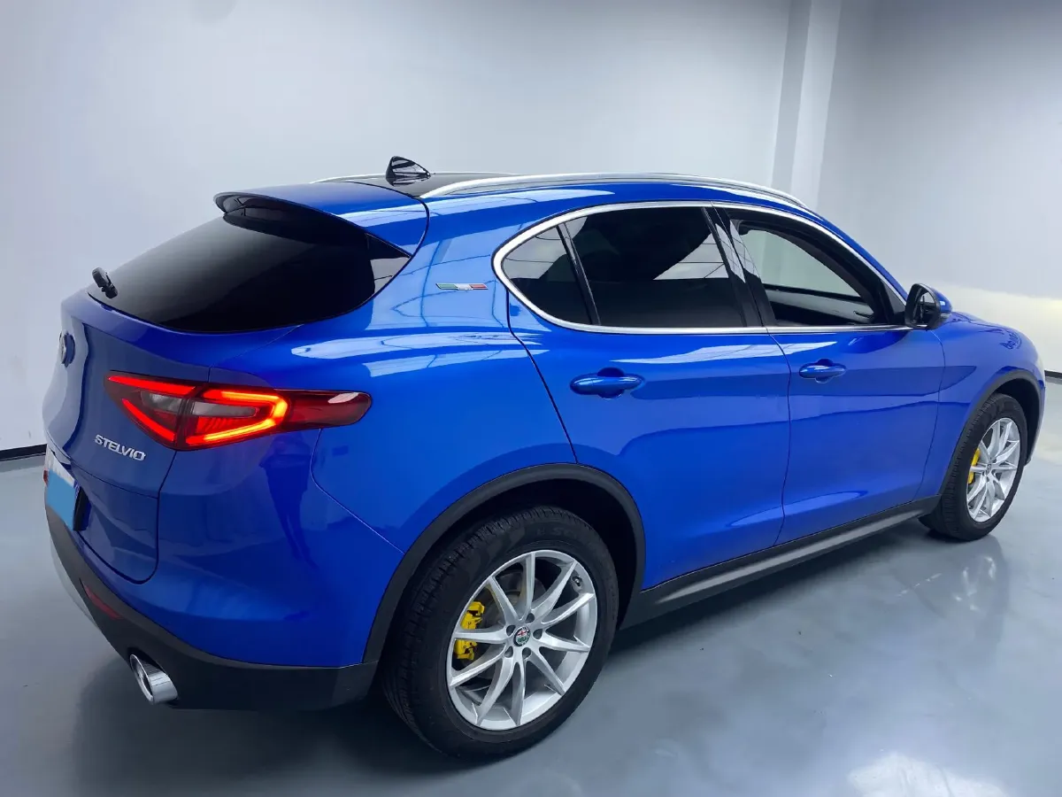2020 Alfa Romeo Stelvio 2.0T 280HP L4 8AT,autocango,china used car exporter,china ev exporter,chinese used car exporter,chinese used ev exporter
