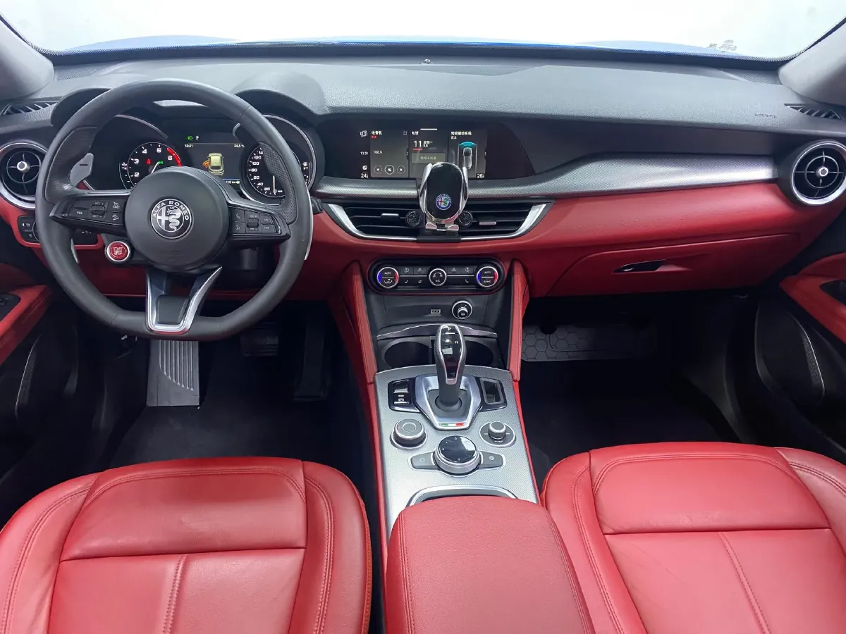 2020 Alfa Romeo Stelvio 2.0T 280HP L4 8AT,autocango,china used car exporter,china ev exporter,chinese used car exporter,chinese used ev exporter