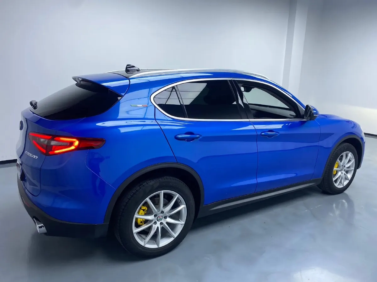 2020 Alfa Romeo Stelvio 2.0T 280HP L4 8AT,autocango,china used car exporter,china ev exporter,chinese used car exporter,chinese used ev exporter