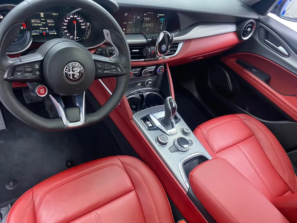 2020 Alfa Romeo Stelvio 2.0T 280HP L4 8AT,autocango,china used car exporter,china ev exporter,chinese used car exporter,chinese used ev exporter