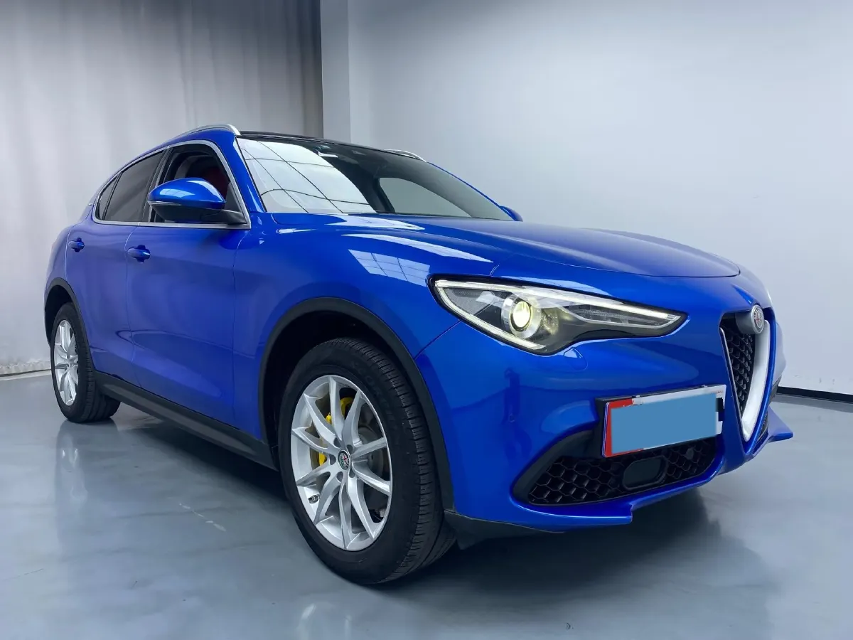 2020 Alfa Romeo Stelvio 2.0T 280HP L4 8AT,autocango,china used car exporter,china ev exporter,chinese used car exporter,chinese used ev exporter