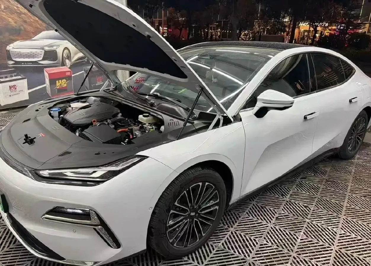 2025 Geely Galaxy Starshine 8 1.5T 163HP L4 3DHT PHEV 27.69KWH,autocango,china used car exporter,china ev exporter,chinese used car exporter,chinese used ev exporter