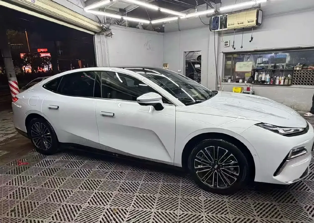 2025 Geely Galaxy Starshine 8 1.5T 163HP L4 3DHT PHEV 27.69KWH,autocango,china used car exporter,china ev exporter,chinese used car exporter,chinese used ev exporter