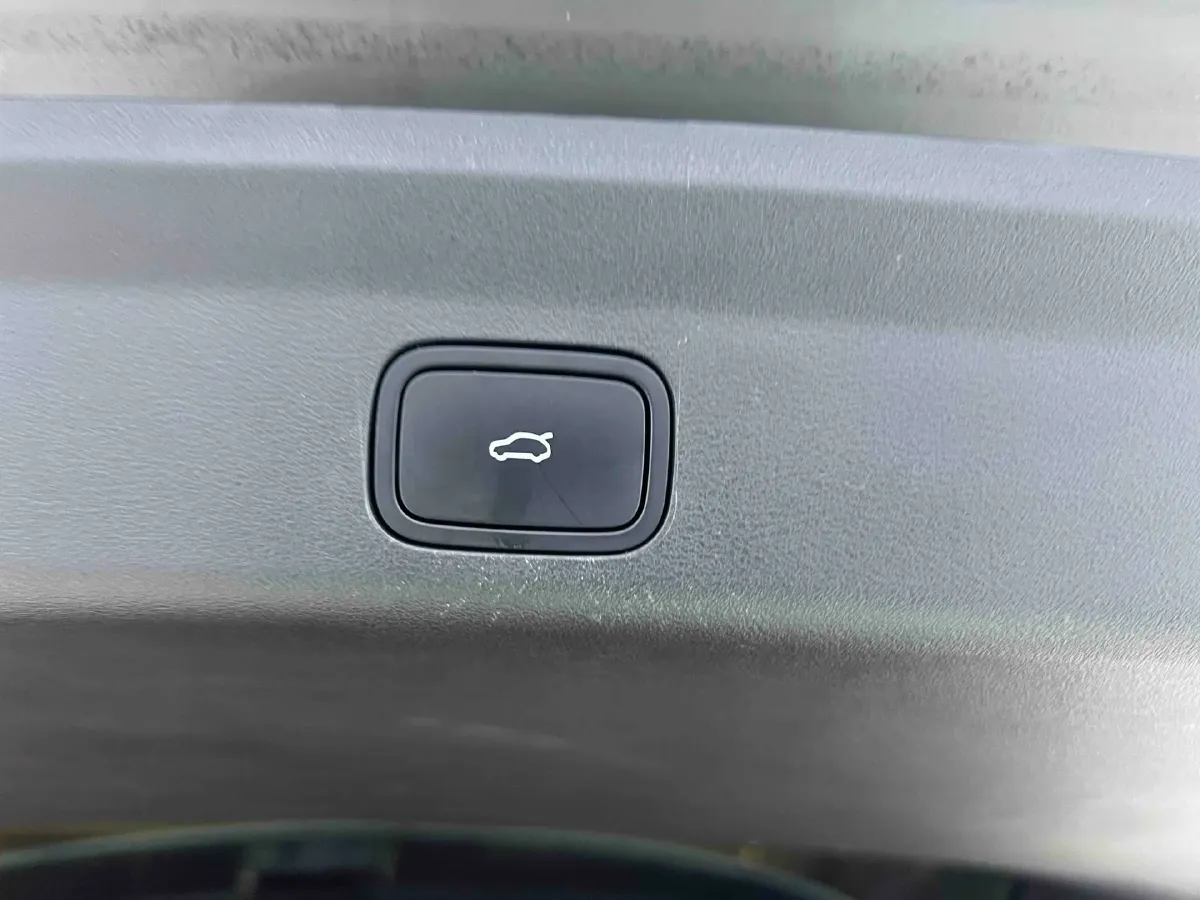 2025 AITO AITO M8 REEV 160HP REEV 53.4KWH,autocango,china used car exporter,china ev exporter,chinese used car exporter,chinese used ev exporter