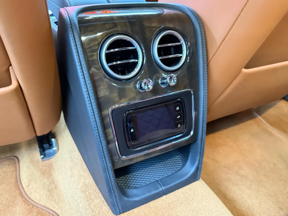 2017 Bentley Flying Spur 4.0T 507HP V8 8AT,autocango,china used car exporter,china ev exporter,chinese used car exporter,chinese used ev exporter